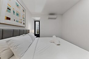 Stylish New Apartment With Modern Appliances