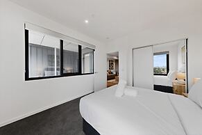 Stylish New Apartment With Modern Appliances
