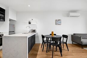 Central Southbank Apartment With Pool Access