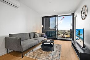 Central Southbank Apartment With Pool Access