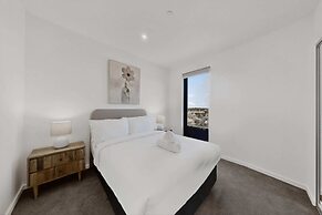 Spacious Newly 2 Bed Unit With Onsite Parking