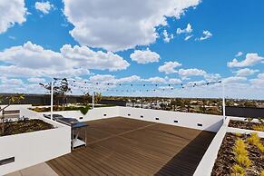 Spacious Newly 2 Bed Unit With Onsite Parking