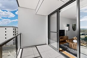 Spacious Newly 2 Bed Unit With Onsite Parking