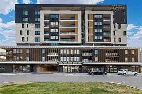 Spacious Newly 2 Bed Unit With Onsite Parking
