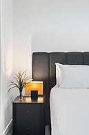 Modern 1 Bed Apartment With City Views