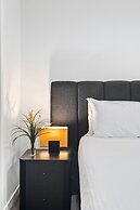 Modern 1 Bed Apartment With City Views