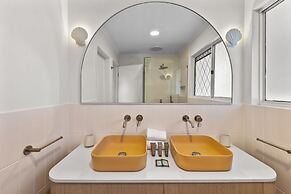 Family Friendly 2 Bed Flat With Balcony