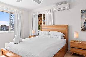 Family Friendly 2 Bed Flat With Balcony