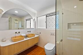 Family Friendly 2 Bed Flat With Balcony