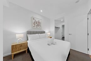 Stylish 2 Bed Apartment With New Furnishings