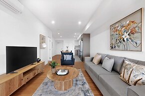 Stylish 2 Bed Apartment With New Furnishings