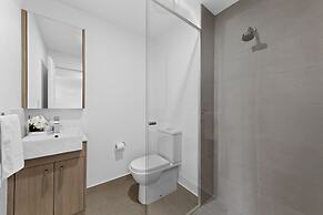 Stylish 2 Bed Apartment With New Furnishings