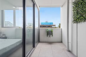 Spacious 2-bed Apartment in Hughesdale