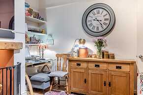 Character Cottage With Garden - Central Buxton