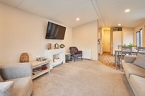 Host Stay Peel Lodge