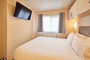 Host Stay Peel Lodge