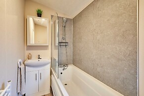 Host Stay Peel Lodge