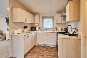 Host Stay Peel Lodge