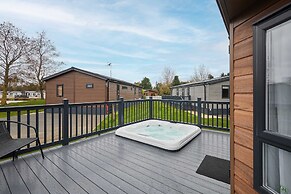 Host Stay Peel Lodge