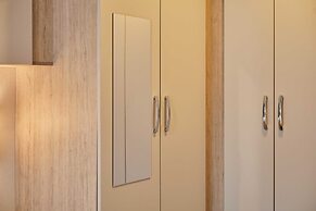 Host Stay Peel Lodge