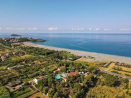 FRUIT VILLAGE HOLIDAY BEACH