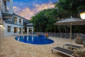 New Luxe Super Villa by The Glam Homes