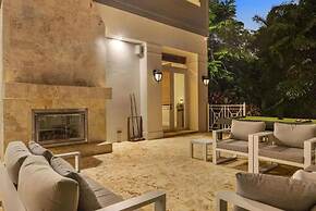 New Luxe Super Villa by The Glam Homes