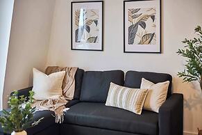 Host Stay 18 Queens Court