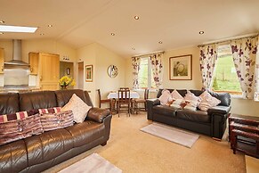 Host Stay - The Lodge High House