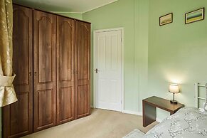 Host Stay - The Lodge High House
