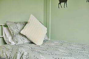 Host Stay - The Lodge High House
