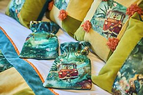 Host Stay Curlews Rest