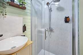 Host Stay Curlews Rest