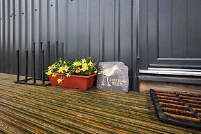 Host Stay Curlews Rest