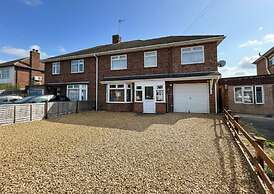 Spacious 5 Bedroom With 4 Baths Off-road Parking