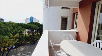 Inviting Apartment Near the Beach