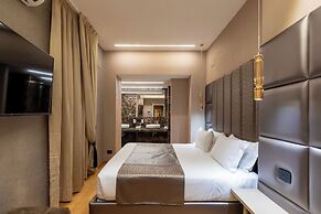 HELMIRAGE Frattina Suite