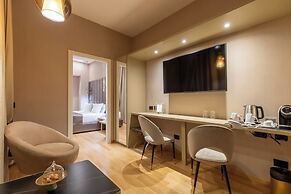 HELMIRAGE Frattina Suite