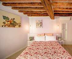 LA CASA DEL VINO-THE WINE HOUSE