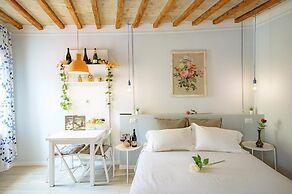 LA CASA DEL VINO-THE WINE HOUSE