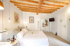 LA CASA DEL VINO-THE WINE HOUSE