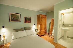 LA CASA DEL VINO-THE WINE HOUSE