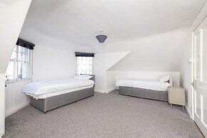 Detached House with Sea Views & Parking