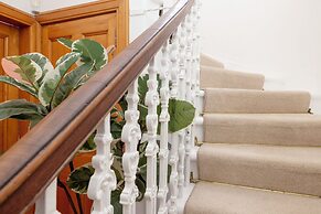 Detached House with Sea Views & Parking