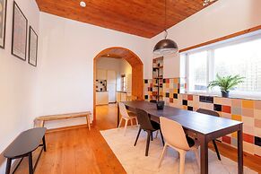 Detached House with Sea Views & Parking