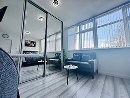 Home Studio  Free Parking Prime Location