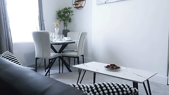 Spacious Home Near Seafront Perfect For Groups