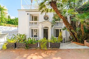 Muta House