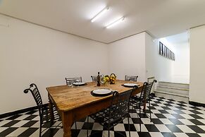 Muta House