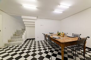 Muta House